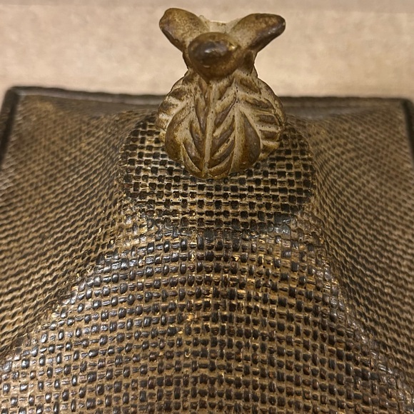 Vintage Farmhouse Rooster Decorative Box
Lift-off Lid - Picture 4 of 10